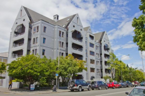 Hotel Give, Christchurch
